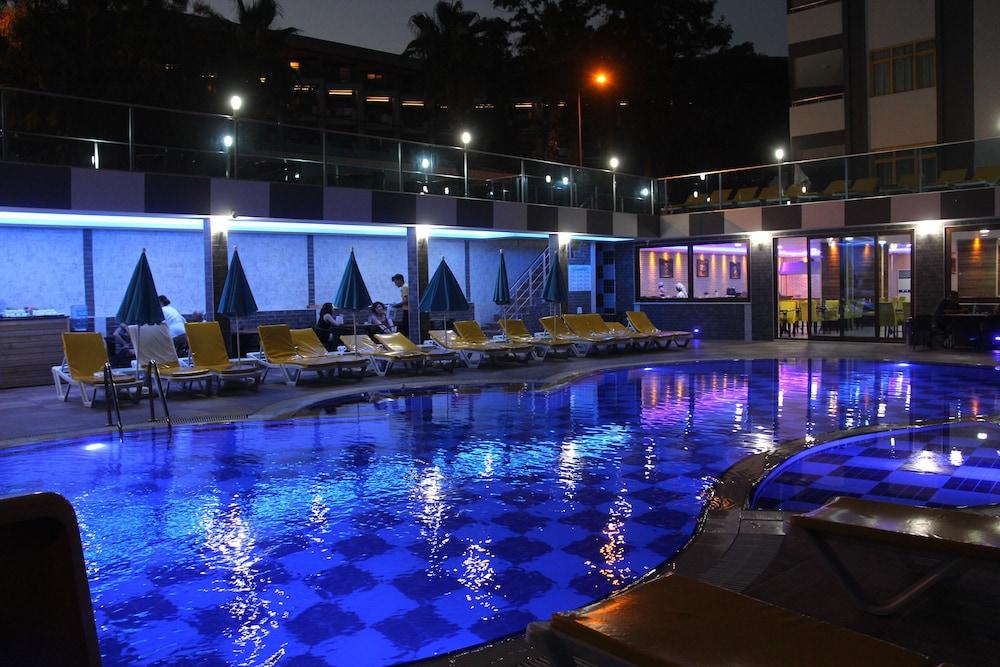 Merlin Beach Park Hotel Tosmur Exteriör bild